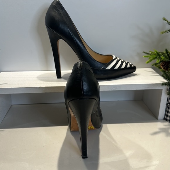 L.A.M.B Black & White Stiletto Pointed Toe Heels - Picture 5 of 7